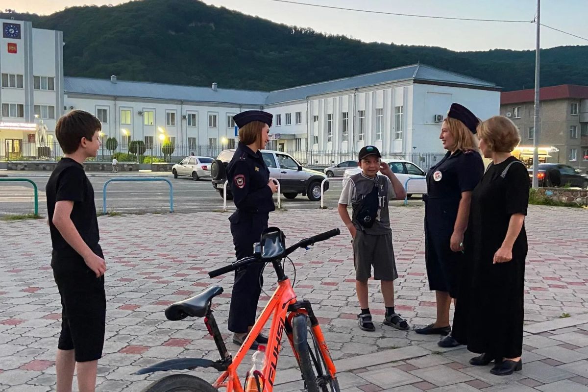 ПОЛИЦЕЙСКИЕ И ОБЩЕСТВЕННИКИ ЧЕРЕКСКОГО РАЙОНА ПРОВЕЛИ ИНСТРУКТАЖИ ПО ДОРОЖНОЙ БЕЗОПАСНОСТИ ДЛЯ ПОДРОСТКОВ И РОДИТЕЛЕЙ ПОЛИЦЕЙСКИЕ И ОБЩЕСТВЕННИКИ ЧЕРЕКСКОГО РАЙОНА ПРОВЕЛИ ИНСТРУКТАЖИ ПО ДОРОЖНОЙ БЕЗОПАСНОСТИ ДЛЯ ПОДРОСТКОВ И РОДИТЕЛЕЙ