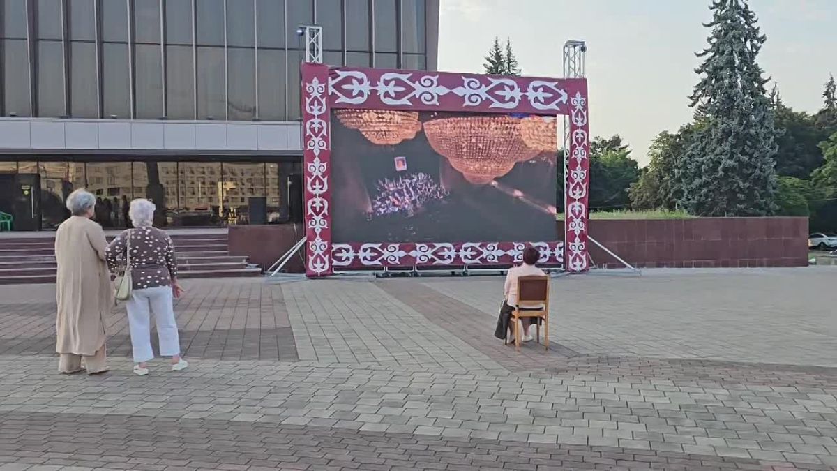 Дорогие друзья! Всего через считанные минуты в Государственном музыкальном театре начнется долгожданный концерт Камерного оркестра Заслуженного коллектива России - Академического симфонического оркестра Санкт-Петербургской...