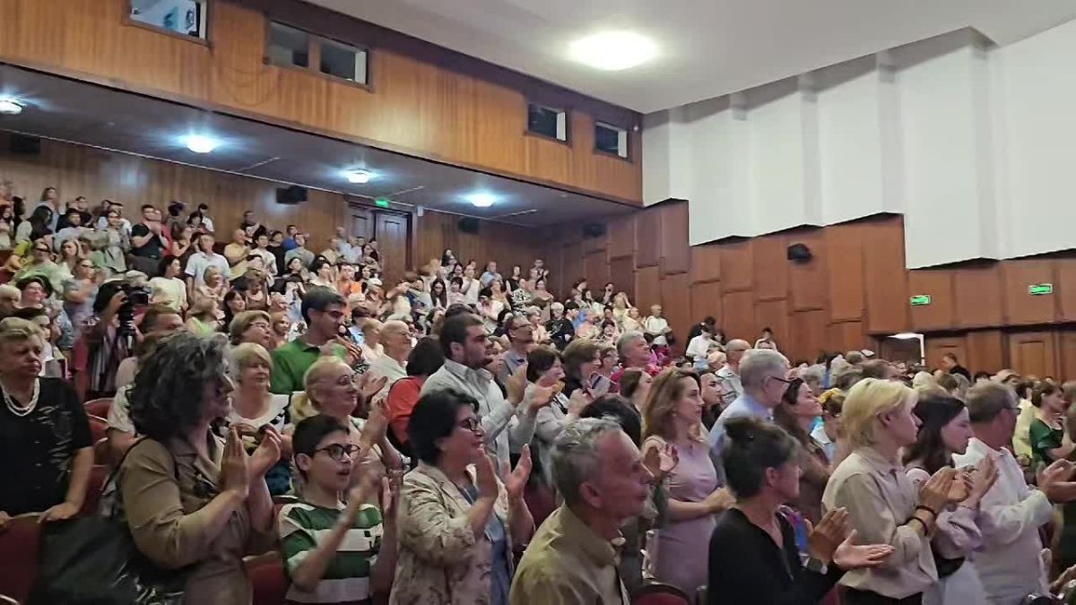 Несмолкаемые аплодисменты зрителей в зале являются подтверждением того, что музыка является универсальным языком, способным объединять сердца и стирать любые границы