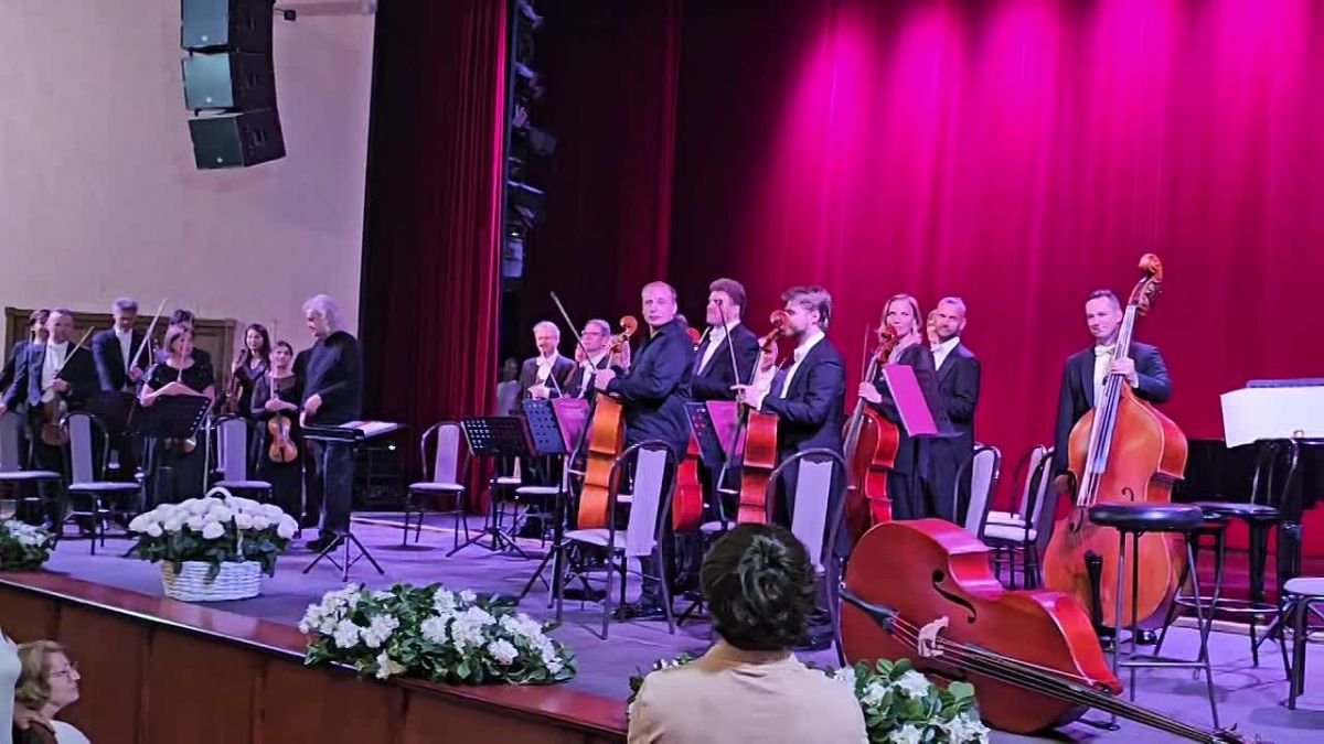 Несмолкаемые аплодисменты зрителей в зале являются подтверждением того, что музыка - это универсальный язык, способный объединять сердца и стирать любые границы