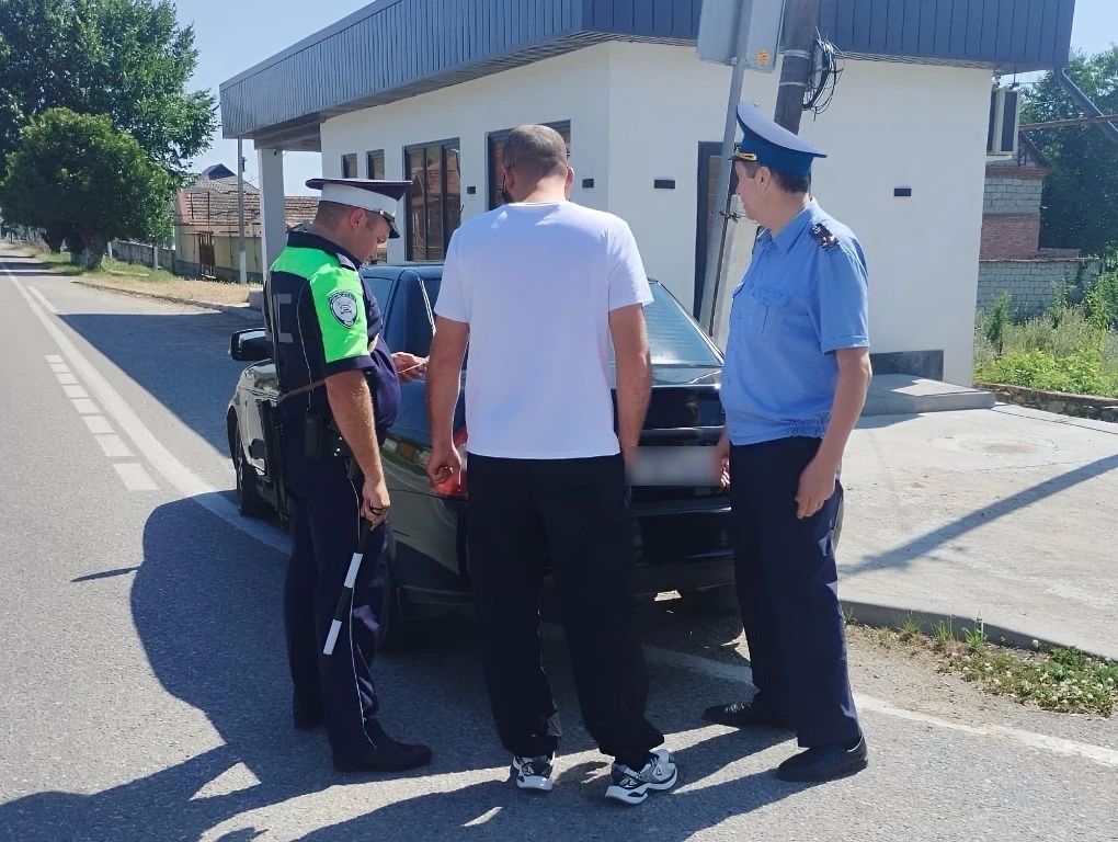 В Черекском районе в рамках межведомственного рейда Госавтоинспекции и сотрудников УФССП России по КБР состоялось мероприятие, направленное на реализацию принципа неотвратимости наказания за нарушения в области дорожного... В Черекском районе в рамках межведомственного рейда Госавтоинспекции и сотрудников УФССП России по КБР состоялось мероприятие, направленное на реализацию принципа неотвратимости наказания за нарушения в области дорожного...