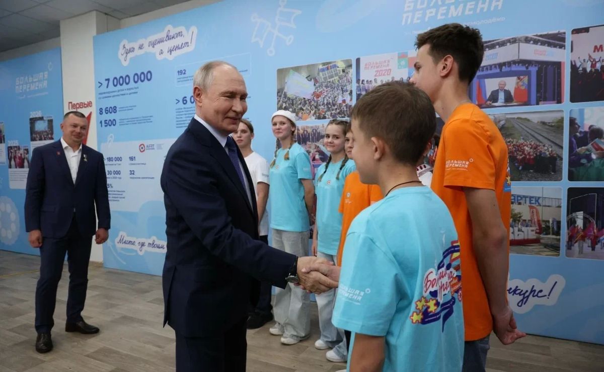 Красноярск – сердце России – принимает финал конкурса «Большая перемена» для учеников 5–7-х классов и старшеклассников из-за рубежа Красноярск – сердце России – принимает финал конкурса «Большая перемена» для учеников 5–7-х классов и старшеклассников из-за рубежа