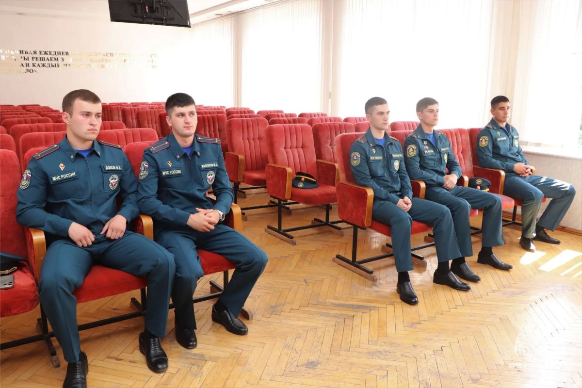 После успешного завершения учебы высших учебных заведений МЧС России в Главное управление МЧС России по КБР прибыли для прохождения службы молодые офицеры После успешного завершения учебы высших учебных заведений МЧС России в Главное управление МЧС России по КБР прибыли для прохождения службы молодые офицеры