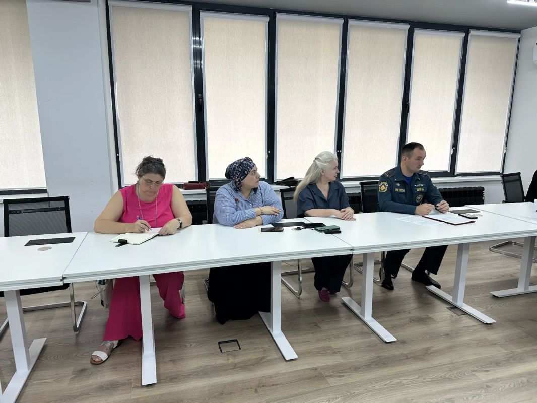 Прямо сейчас в Доме молодежи проходит брифинг на тему «Безопасность туризма и альпинизма в Кабардино-Балкарии» Прямо сейчас в Доме молодежи проходит брифинг на тему «Безопасность туризма и альпинизма в Кабардино-Балкарии»