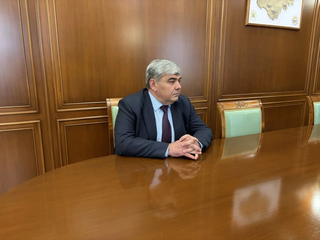 Казбек Коков: Провел рабочую встречу с Министром внутренних дел по КБР Вячеславом Крючковым и временно исполняющим обязанности начальника Северо-Кавказского института МВД России Юрием Сапроновым Казбек Коков: Провел рабочую встречу с Министром внутренних дел по КБР Вячеславом Крючковым и временно исполняющим обязанности начальника Северо-Кавказского института МВД России Юрием Сапроновым