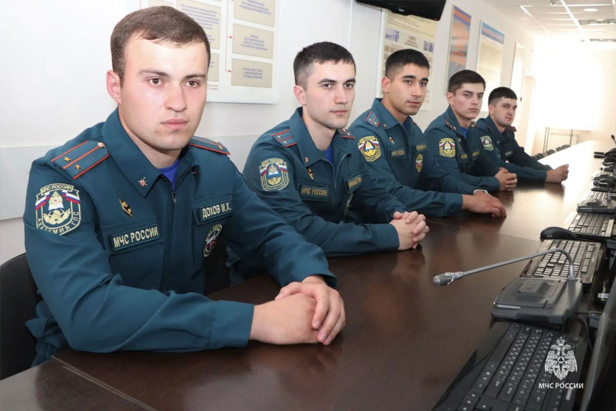 Молодые лейтенанты познакомились с работой Центра управления в кризисных ситуациях Молодые лейтенанты познакомились с работой Центра управления в кризисных ситуациях