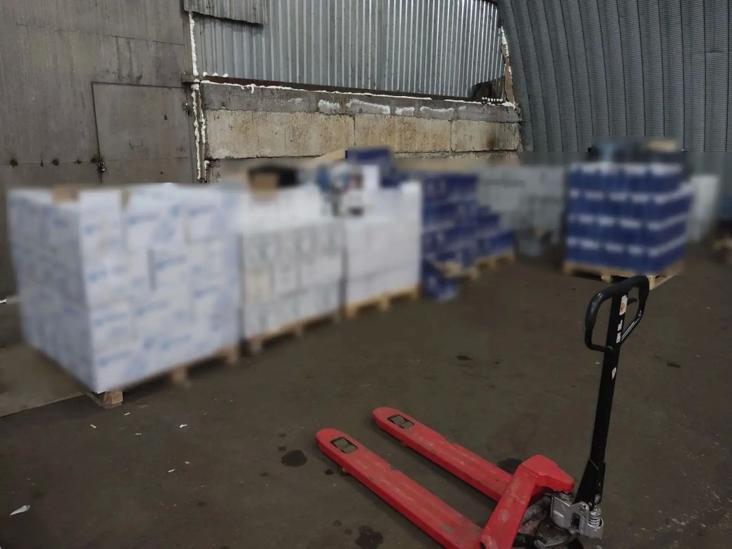 ИЗ ПОДПОЛЬНОГО ЦЕХА В КАБАРДИНО-БАЛКАРИИ ПОЛИЦИЯ ИЗЪЯЛА 13 ТЫСЯЧ БУТЫЛОК АЛКОГОЛЯ НА 6 МЛН РУБЛЕЙ ИЗ ПОДПОЛЬНОГО ЦЕХА В КАБАРДИНО-БАЛКАРИИ ПОЛИЦИЯ ИЗЪЯЛА 13 ТЫСЯЧ БУТЫЛОК АЛКОГОЛЯ НА 6 МЛН РУБЛЕЙ