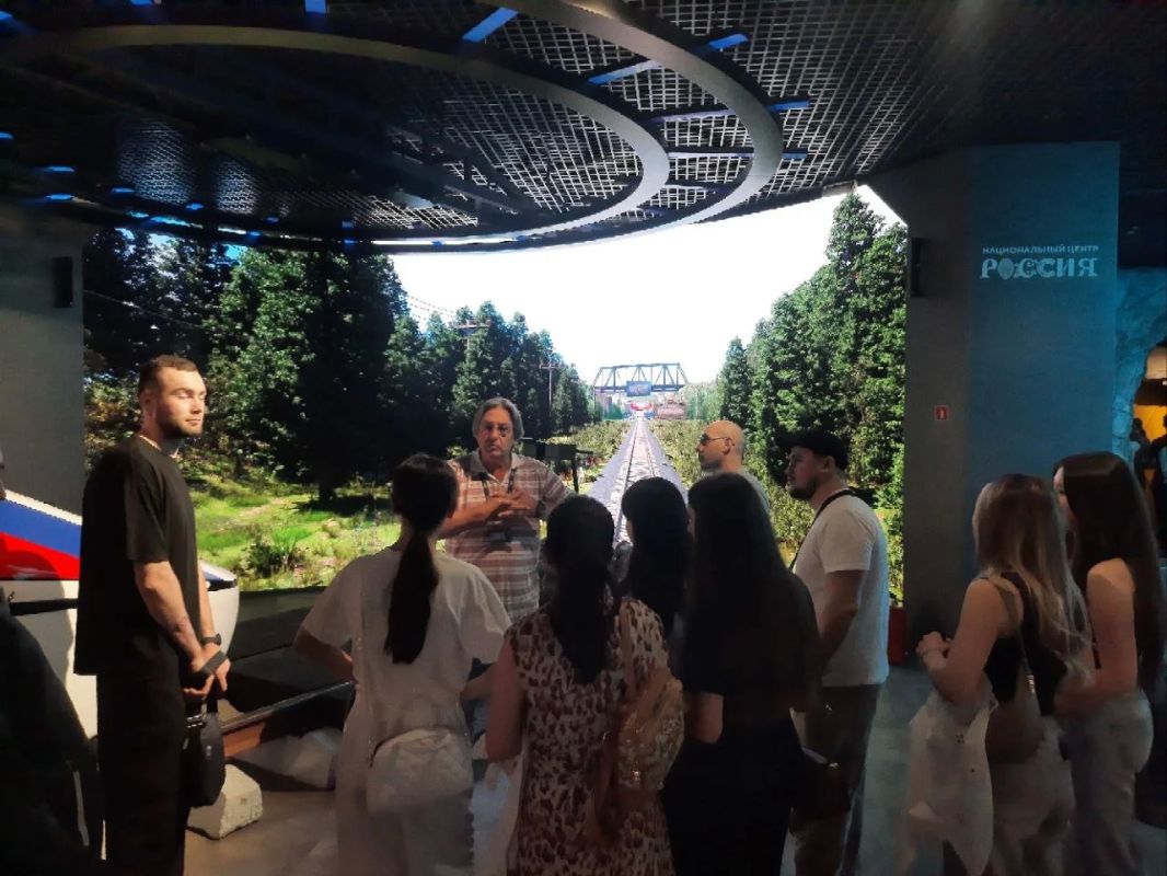 Сквозь века: победители и призёры республиканской олимпиады "Поколение побед и единства" на исторических экскурсиях в Москве! Сегодня не про учебники и конспекты, а про настоящее приключение Сквозь века: победители и призёры республиканской олимпиады "Поколение побед и единства" на исторических экскурсиях в Москве! Сегодня не про учебники и конспекты, а про настоящее приключение