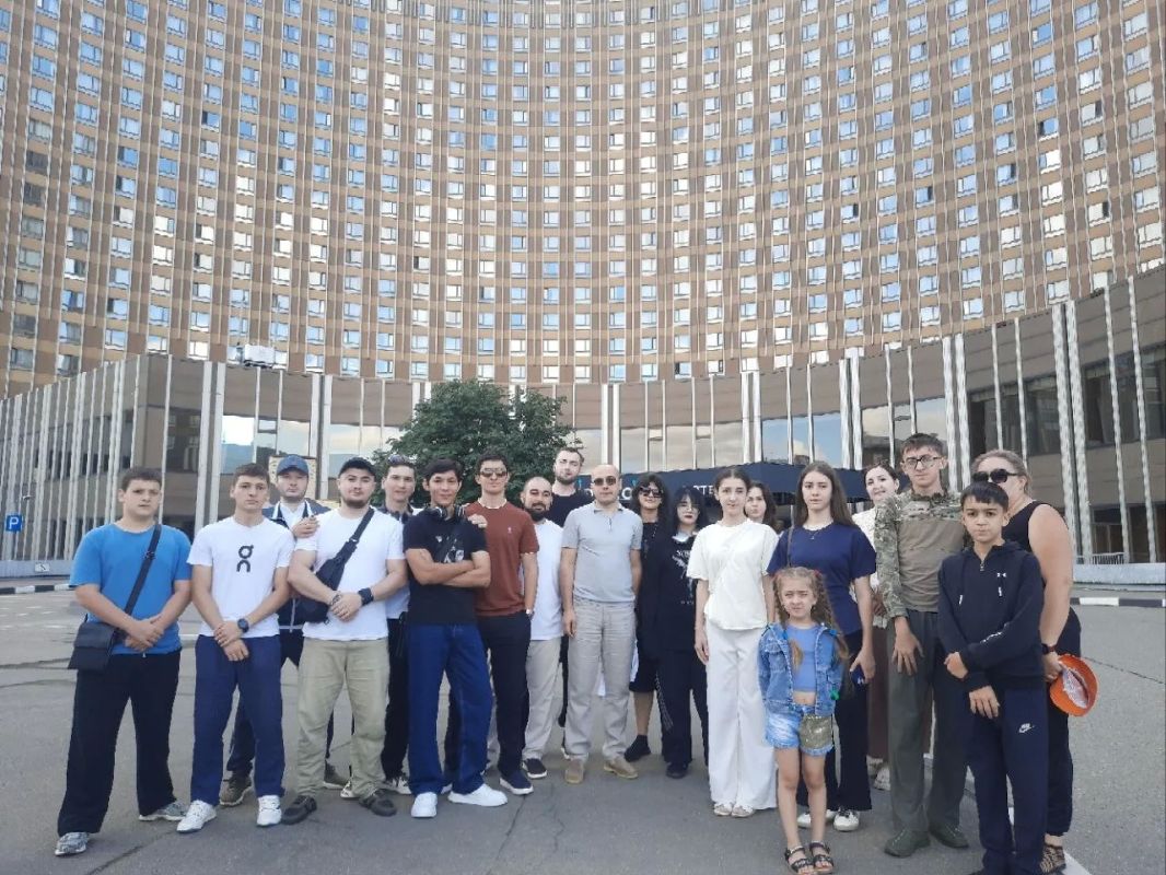 Сквозь века: победители и призёры республиканской олимпиады "Поколение побед и единства" на исторических экскурсиях в Москве! Сегодня не про учебники и конспекты, а про настоящее приключение Сквозь века: победители и призёры республиканской олимпиады "Поколение побед и единства" на исторических экскурсиях в Москве! Сегодня не про учебники и конспекты, а про настоящее приключение
