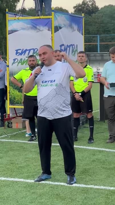 С приветственным словом перед собравшимися выступил министр по делам молодежи КБР Азамат Люев