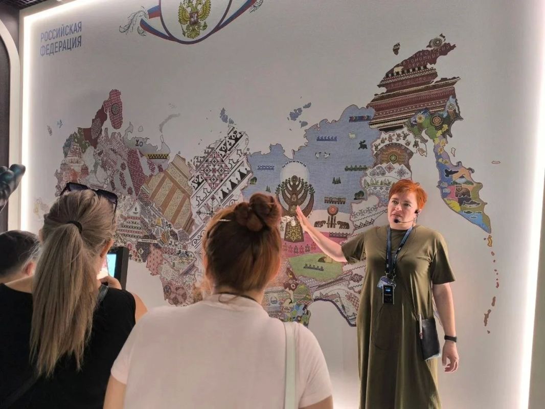 Победители и призеры республиканской историко-патриотической олимпиады «Поколение побед и единства» вернулись из путешествия в Москву! Победители и призеры республиканской историко-патриотической олимпиады «Поколение побед и единства» вернулись из путешествия в Москву!