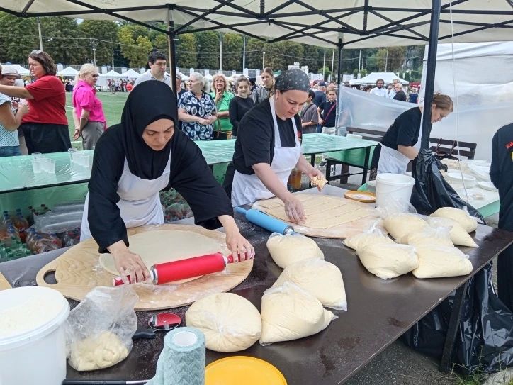 В Нальчике соревнуются за изготовление самого вкусного хычина В Нальчике соревнуются за изготовление самого вкусного хычина