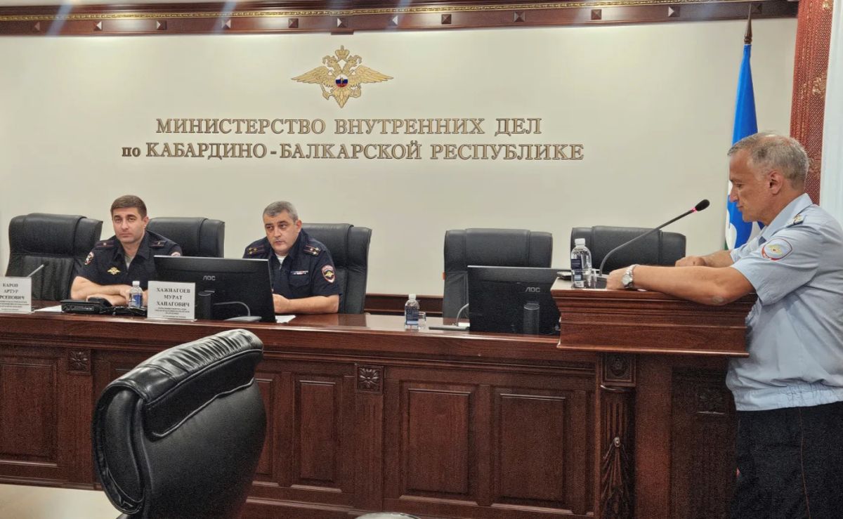 Вопросы обеспечения безопасности несовершеннолетних на дорогах обсудили на брифинге в МВД по КБР