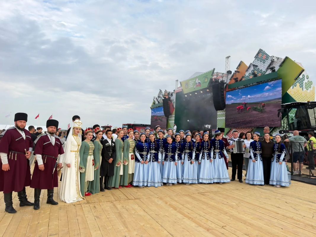 Культура Кабардино-Балкарии - на открытии 13-го Открытого чемпионата России по пахоте Культура Кабардино-Балкарии - на открытии 13-го Открытого чемпионата России по пахоте
