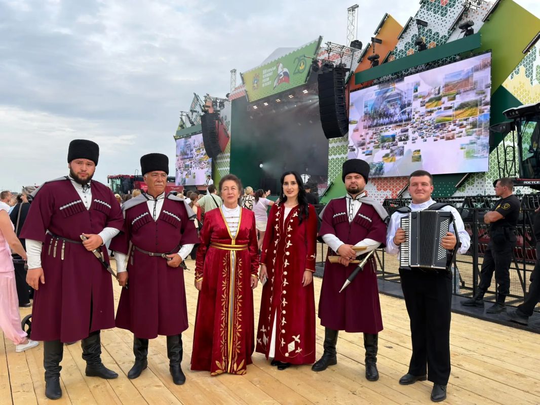Культура Кабардино-Балкарии - на открытии 13-го Открытого чемпионата России по пахоте Культура Кабардино-Балкарии - на открытии 13-го Открытого чемпионата России по пахоте