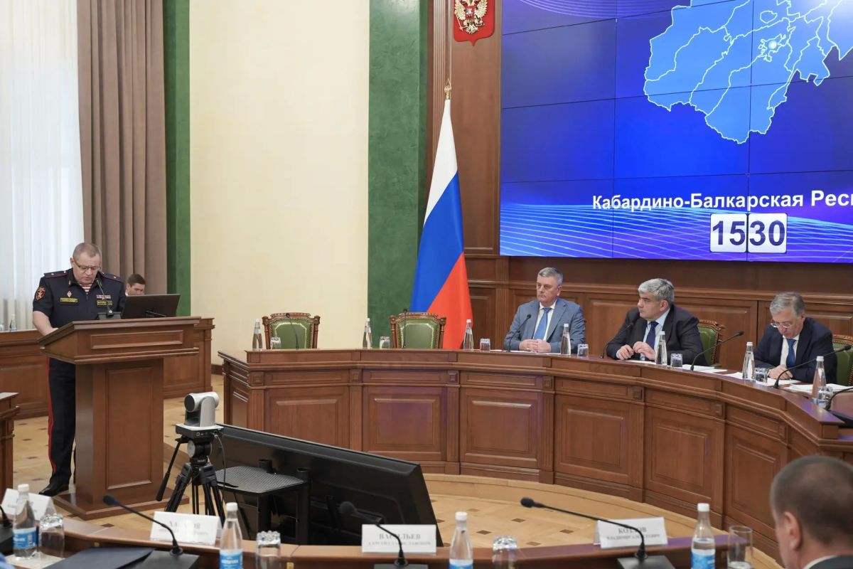 Казбек Коков: Провел совместное заседание Антитеррористической комиссии в КБР и Оперативного штаба Кабардино-Балкарской Республики Казбек Коков: Провел совместное заседание Антитеррористической комиссии в КБР и Оперативного штаба Кабардино-Балкарской Республики