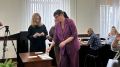 Прямо сейчас Избирательная комиссия Кабардино-Балкарии определяет порядок распределения эфирного времени на региональном телевидении и радио, а также места для размещения агитационных материалов в печатных изданиях