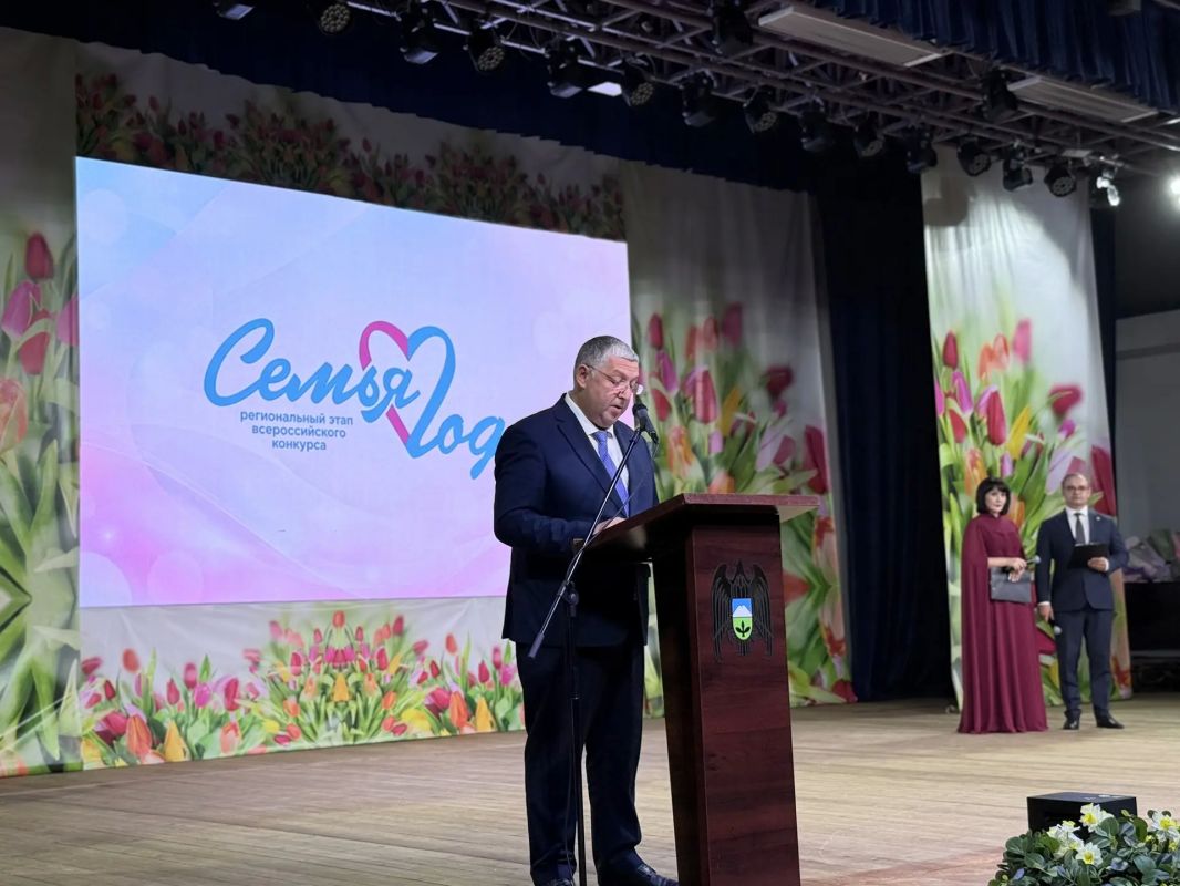 19 августа 2026 года в Государственном концертном зале им. Ю.Х. Темирканова состоялась торжественная церемония награждения семей-победителей регионального этапа Всероссийского конкурса «Семья года-2026», организованная... 19 августа 2026 года в Государственном концертном зале им. Ю.Х. Темирканова состоялась торжественная церемония награждения семей-победителей регионального этапа Всероссийского конкурса «Семья года-2026», организованная...