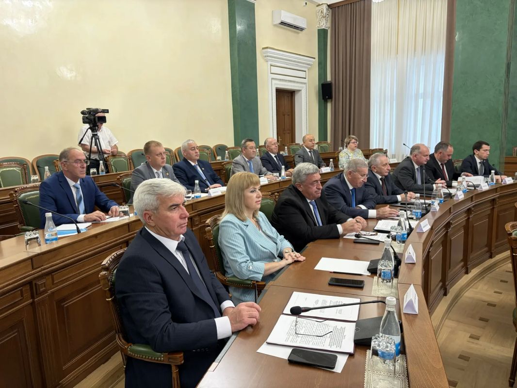 Казбек Коков: Провел совместное заседание Антитеррористической комиссии в КБР и Оперативного штаба Кабардино-Балкарской Республики Казбек Коков: Провел совместное заседание Антитеррористической комиссии в КБР и Оперативного штаба Кабардино-Балкарской Республики