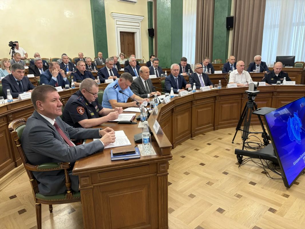 Казбек Коков: Провел совместное заседание Антитеррористической комиссии в КБР и Оперативного штаба Кабардино-Балкарской Республики Казбек Коков: Провел совместное заседание Антитеррористической комиссии в КБР и Оперативного штаба Кабардино-Балкарской Республики