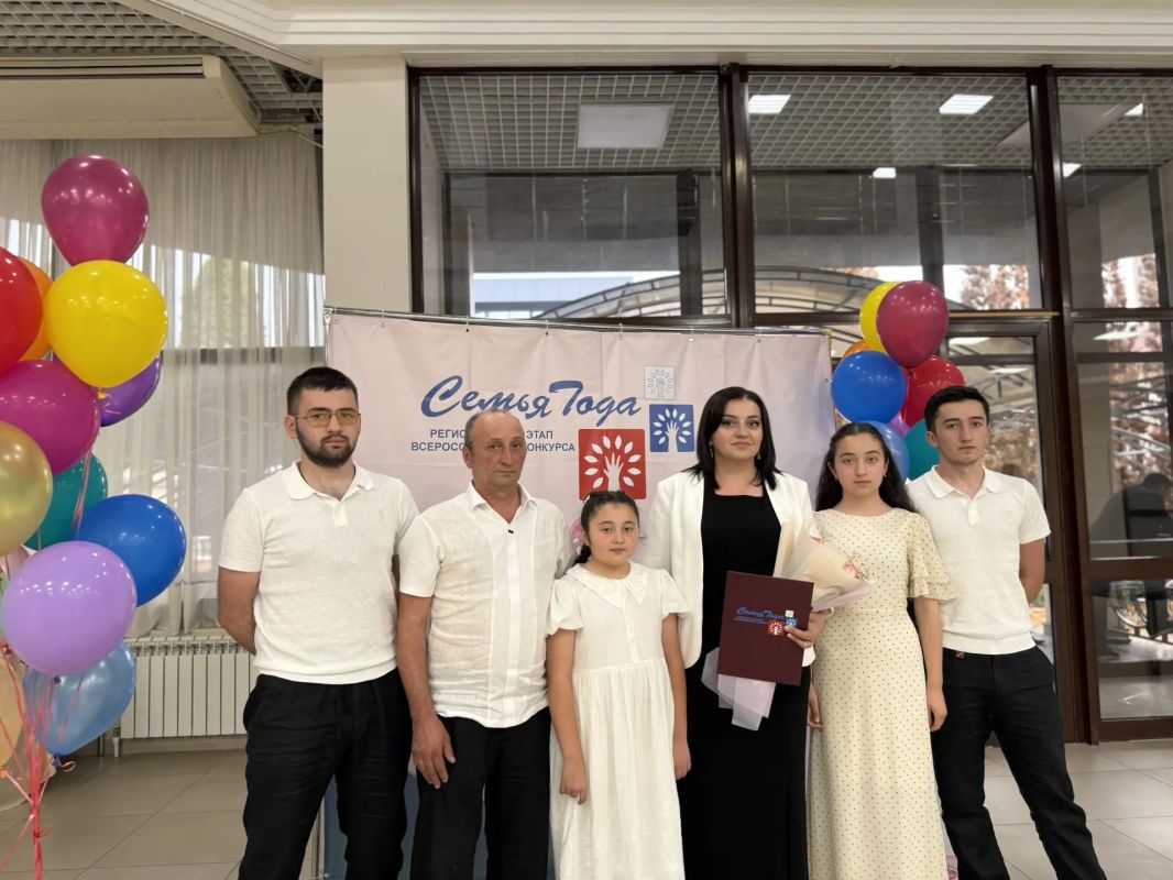 19 августа 2026 года в Государственном концертном зале им. Ю.Х. Темирканова состоялась торжественная церемония награждения семей-победителей регионального этапа Всероссийского конкурса «Семья года-2026», организованная... 19 августа 2026 года в Государственном концертном зале им. Ю.Х. Темирканова состоялась торжественная церемония награждения семей-победителей регионального этапа Всероссийского конкурса «Семья года-2026», организованная...