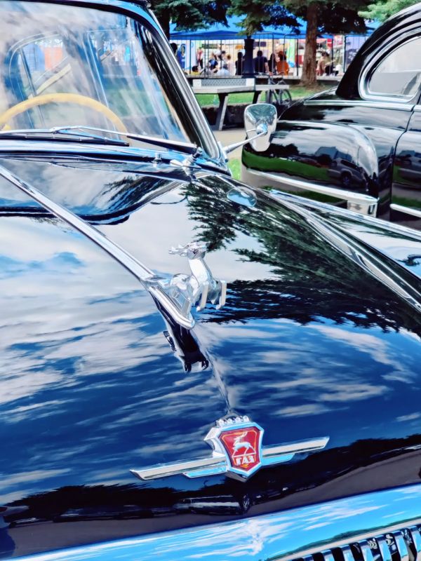 На площади развёрнута выставка раритетных автомобилей На площади развёрнута выставка раритетных автомобилей