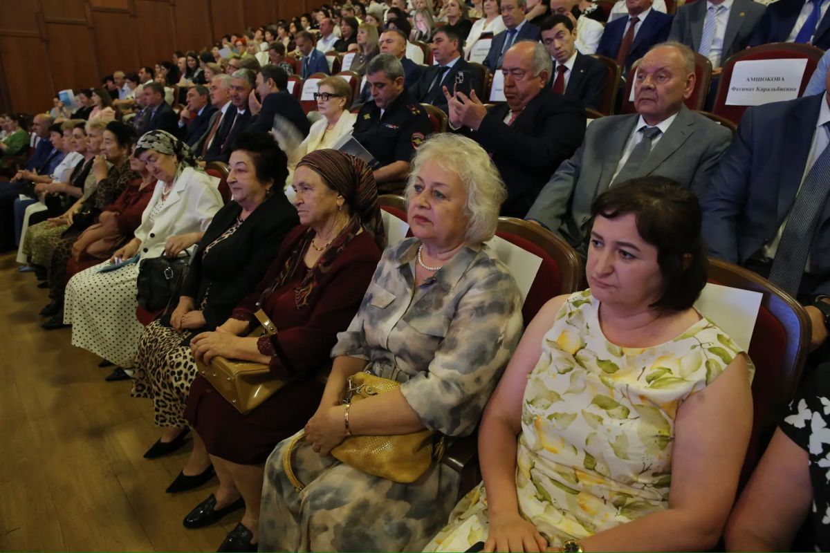 Казбек Коков: В преддверии нового учебного года провели традиционное августовское совещание Казбек Коков: В преддверии нового учебного года провели традиционное августовское совещание