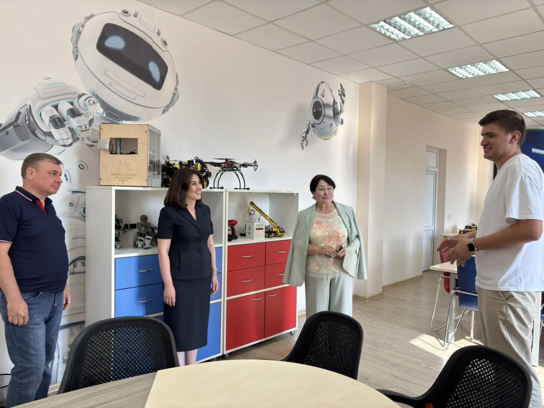 Знакомство с образовательным потенциалом КБР: гости педсовета в «Солнечном городе» и «Антаресе» Знакомство с образовательным потенциалом КБР: гости педсовета в «Солнечном городе» и «Антаресе»