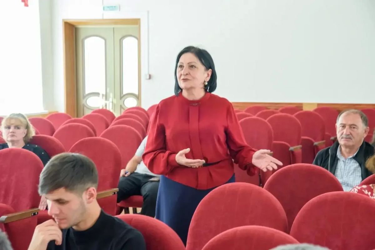 Председатель Эльбрусской ТИК Даниал Джаппуев провел совещание с руководителями структурных подразделений Эльбрусского района в рамках подготовки к выборам депутатов Государственной Думы Федерального Собрания РФ девятого... Председатель Эльбрусской ТИК Даниал Джаппуев провел совещание с руководителями структурных подразделений Эльбрусского района в рамках подготовки к выборам депутатов Государственной Думы Федерального Собрания РФ девятого...