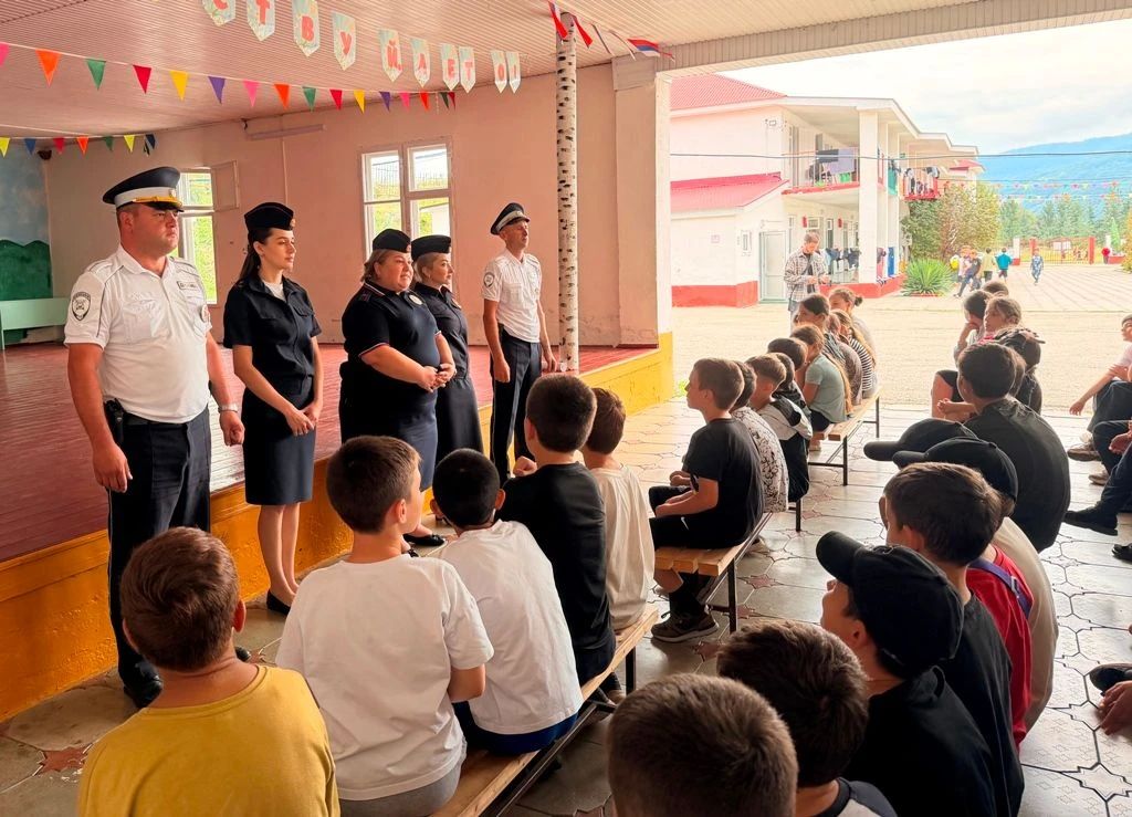БОЛЕЕ СТА ДЕТЕЙ И ПОДРОСТКОВ В КАБАРДИНО-БАЛКАРИИ СТАЛИ УЧАСТНИКАМИ АКЦИИ «ЖИВИ ПО ПРАВИЛАМ» БОЛЕЕ СТА ДЕТЕЙ И ПОДРОСТКОВ В КАБАРДИНО-БАЛКАРИИ СТАЛИ УЧАСТНИКАМИ АКЦИИ «ЖИВИ ПО ПРАВИЛАМ»
