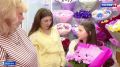 Первый звонок уже близок. Пока одни родители выбирают школьную форму и собирают рюкзак, другие решают не менее важный вопрос- с каким букетом ребёнок пойдёт на первую школьную линейку