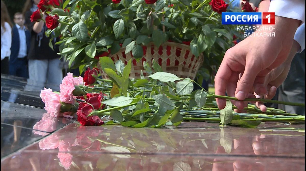 В Нальчике у мемориала «Вечный огонь Славы» прошла церемония возложения цветов В Нальчике у мемориала «Вечный огонь Славы» прошла церемония возложения цветов