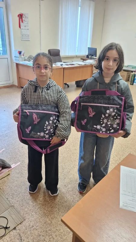 В преддверии нового учебного года во всех филиалах ГКУ «РКЦСОН» МТ и СЗ КБР прошла ежегодная благотворительная акция «Собери ребёнка в школу» В преддверии нового учебного года во всех филиалах ГКУ «РКЦСОН» МТ и СЗ КБР прошла ежегодная благотворительная акция «Собери ребёнка в школу»