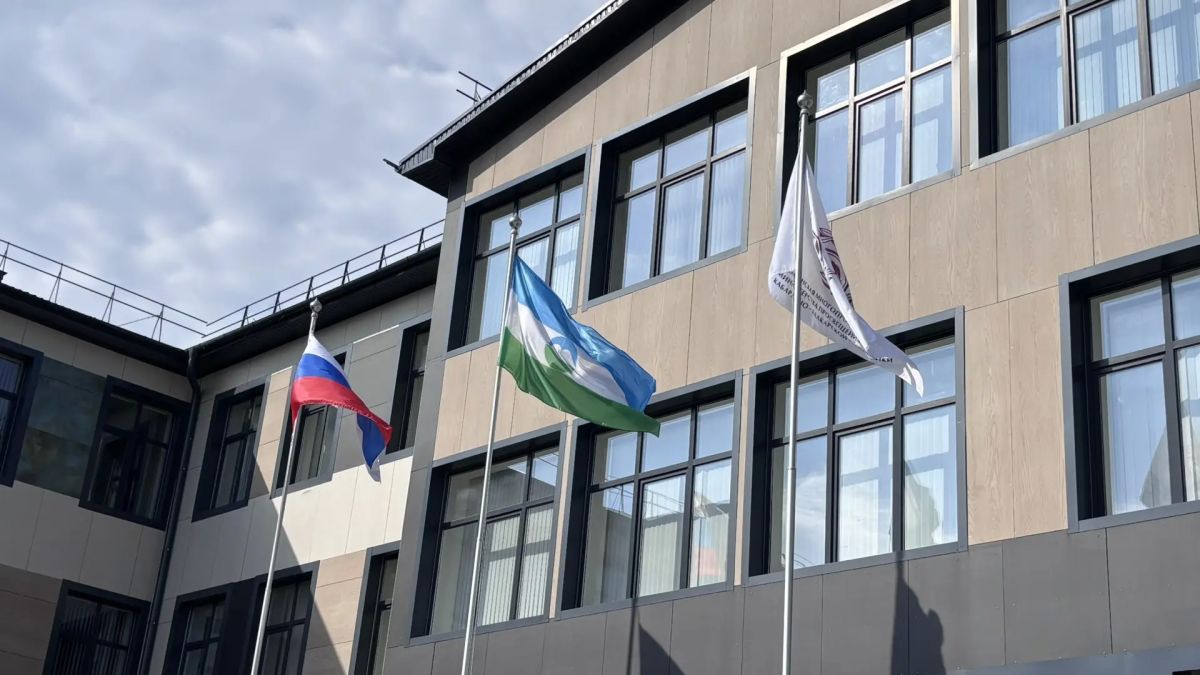 Казбек Коков поздравил учеников Республиканской многопрофильной гимназии № 34 г. Нальчика с Днем знаний В эти минуты в Республиканской многопрофильной гимназии № 34 столицы республики проходит торжественная линейка... Казбек Коков поздравил учеников Республиканской многопрофильной гимназии № 34 г. Нальчика с Днем знаний В эти минуты в Республиканской многопрофильной гимназии № 34 столицы республики проходит торжественная линейка...