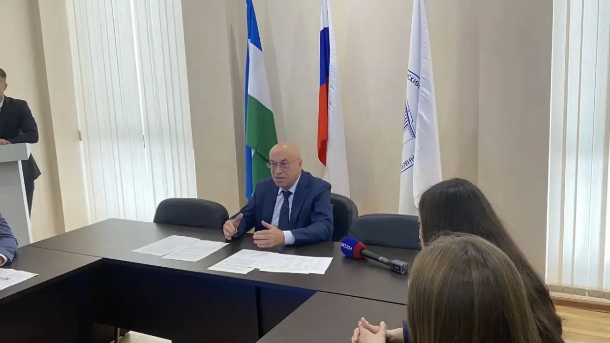 В КБГУ сегодня провели праздничный концерт, приуроченный ко Дню государственности Кабардино-Балкарии и Дню знаний В КБГУ сегодня провели праздничный концерт, приуроченный ко Дню государственности Кабардино-Балкарии и Дню знаний