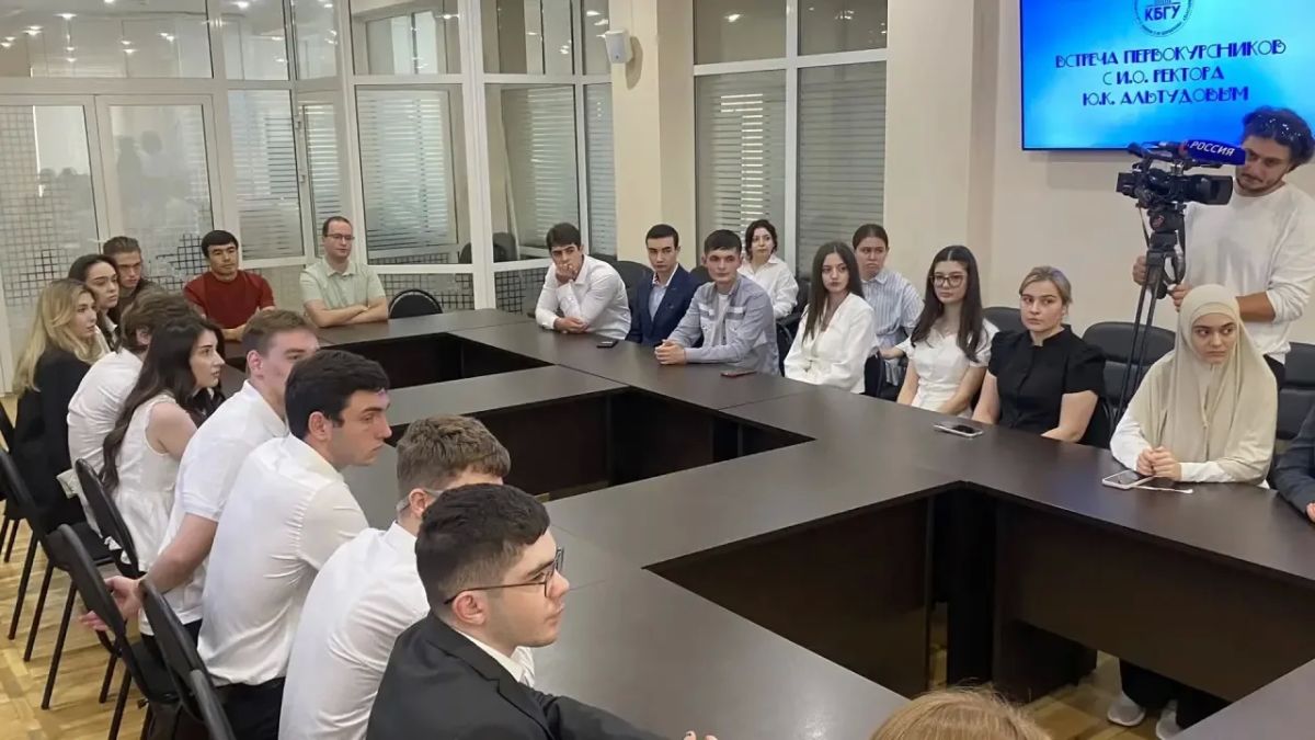 В КБГУ сегодня провели праздничный концерт, приуроченный ко Дню государственности Кабардино-Балкарии и Дню знаний В КБГУ сегодня провели праздничный концерт, приуроченный ко Дню государственности Кабардино-Балкарии и Дню знаний