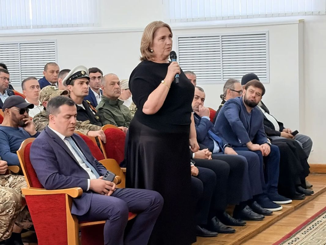 Казбек Коков: Сегодня в ходе рабочей поездки в Урванский район вместе с депутатами Государственной Думы Зауром Геккиевым, Викторией Родиной и Адальби Шхагошевым встретились с активом муниципалитета Казбек Коков: Сегодня в ходе рабочей поездки в Урванский район вместе с депутатами Государственной Думы Зауром Геккиевым, Викторией Родиной и Адальби Шхагошевым встретились с активом муниципалитета