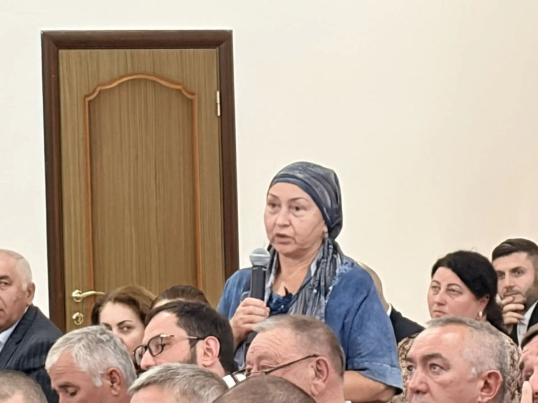 Казбек Коков: На встрече с активом Баксанского района подробно остановились на социальной сфере Казбек Коков: На встрече с активом Баксанского района подробно остановились на социальной сфере