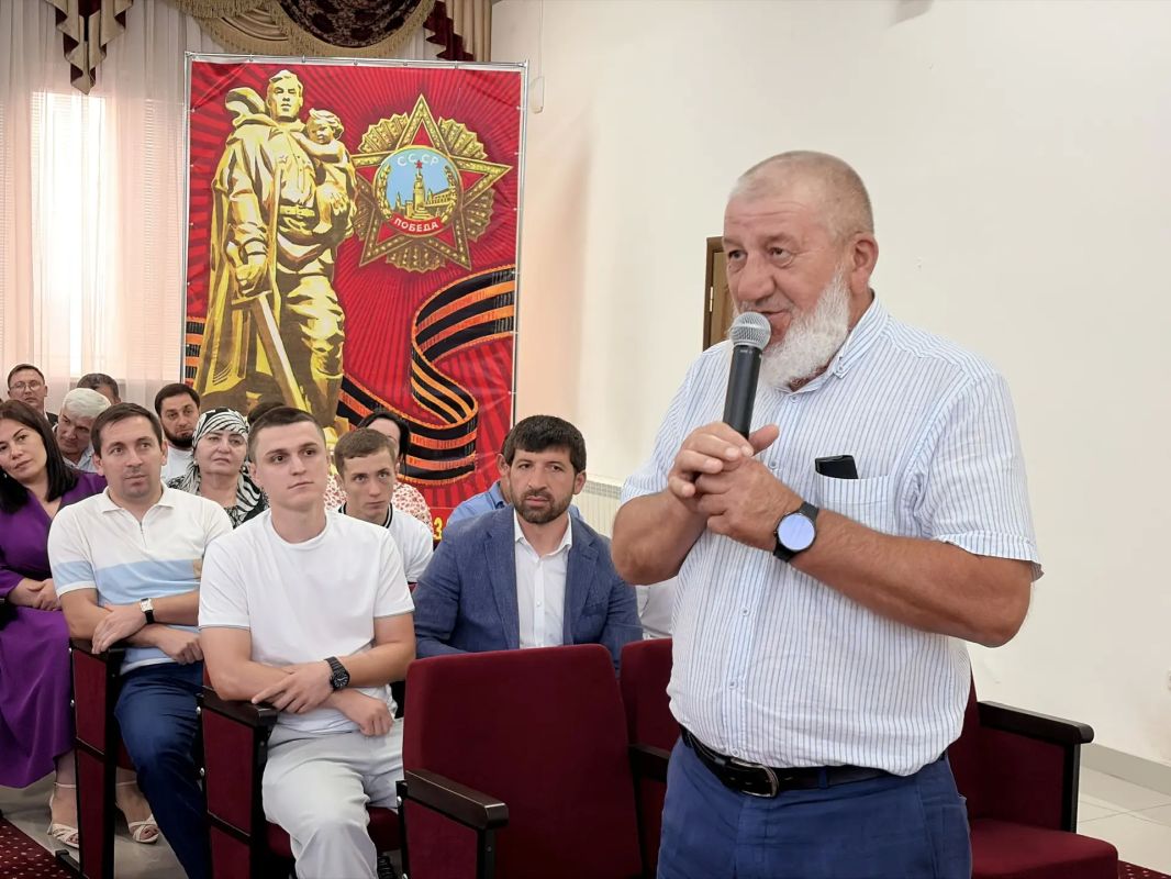 Казбек Коков: На встрече с активом Баксанского района подробно остановились на социальной сфере Казбек Коков: На встрече с активом Баксанского района подробно остановились на социальной сфере