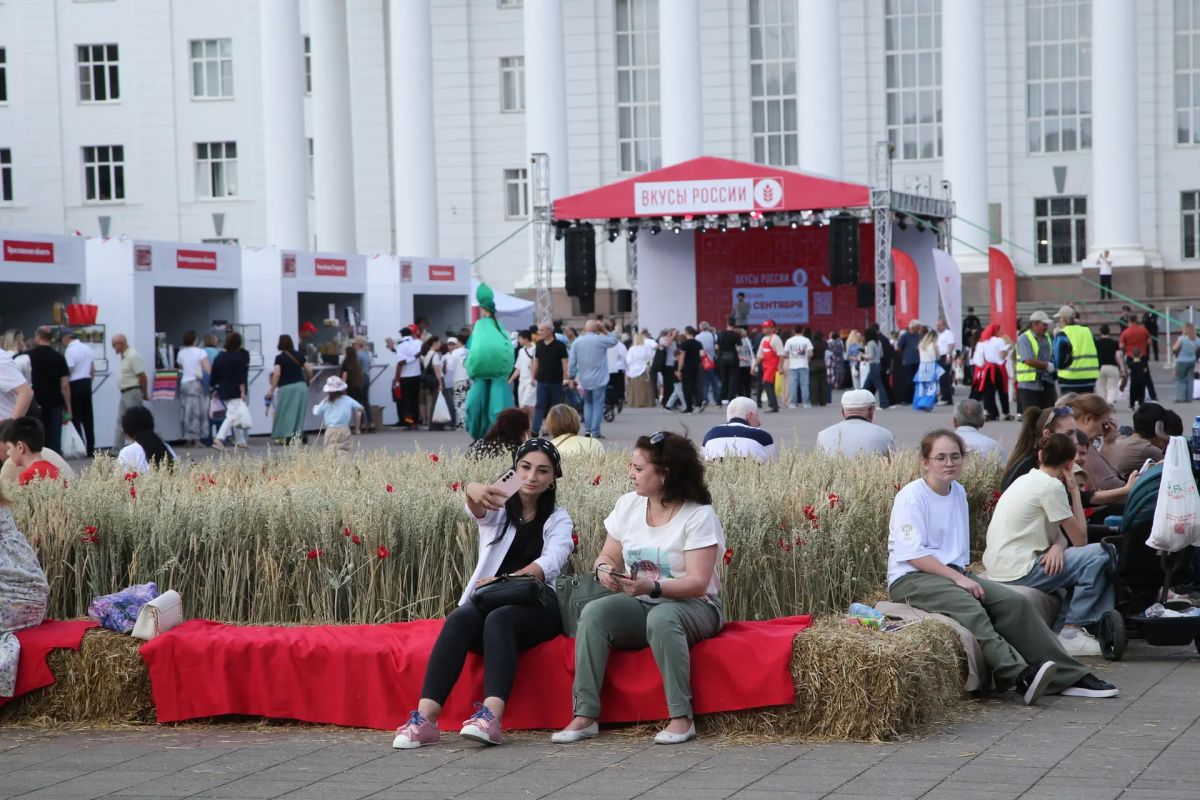 Казбек Коков: Еще немного атмосферы фестиваля «Вкусы России» в Нальчике Казбек Коков: Еще немного атмосферы фестиваля «Вкусы России» в Нальчике