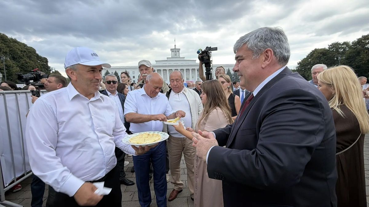 Казбек Коков: Еще немного атмосферы фестиваля «Вкусы России» в Нальчике Казбек Коков: Еще немного атмосферы фестиваля «Вкусы России» в Нальчике