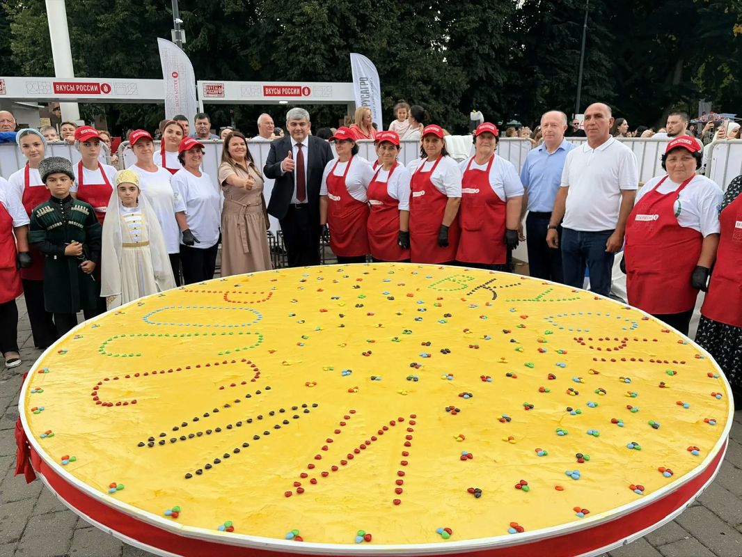 Казбек Коков: Еще немного атмосферы фестиваля «Вкусы России» в Нальчике Казбек Коков: Еще немного атмосферы фестиваля «Вкусы России» в Нальчике