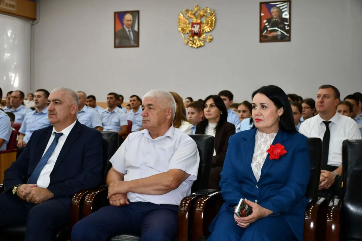 В МВД ПО КБР ПОЗДРАВИЛИ ШКОЛЬНИКОВ И ПЕДАГОГОВ С НАЧАЛОМ УЧЕБНОГО ГОДА В МВД ПО КБР ПОЗДРАВИЛИ ШКОЛЬНИКОВ И ПЕДАГОГОВ С НАЧАЛОМ УЧЕБНОГО ГОДА