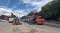 В г.о. Нальчик продолжаются масштабные работы по капитальному ремонту улицы Тарчокова Протяженность обновляемого участка составляет 2 км. На объекте в рамках подготовки дорожного полотна ведется устройство нижнего слоя...