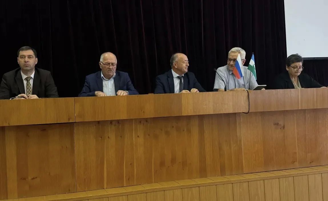 Сегодня состоялось рабочее совещание председателей, секретарей УИК и членов ТИК в администрации Терского муниципального района по вопросам организации и проведения голосования на предстоящих выборах Сегодня состоялось рабочее совещание председателей, секретарей УИК и членов ТИК в администрации Терского муниципального района по вопросам организации и проведения голосования на предстоящих выборах
