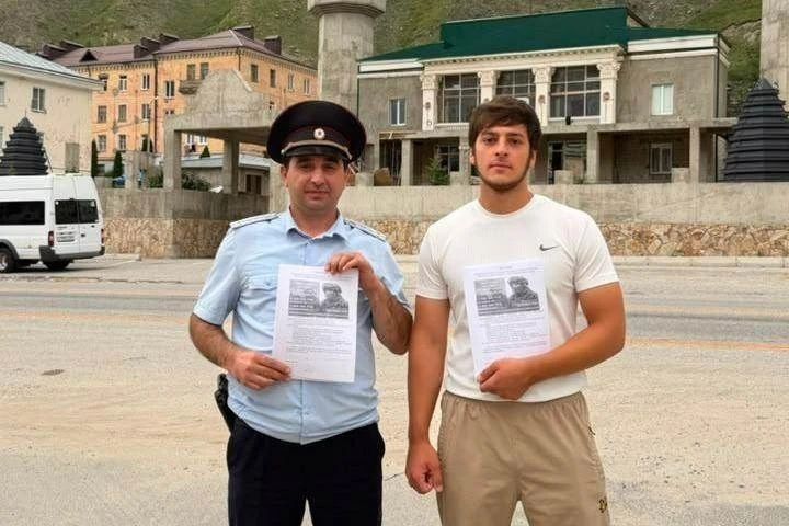 В ЭЛЬБРУССКОМ РАЙОНЕ ПОЛИЦЕЙСКИЕ ПРОВЕЛИ ПРОФИЛАКТИЧЕСКИЕ БЕСЕДЫ С ЖИТЕЛЯМИ И ГОСТЯМИ РЕСПУБЛИКИ