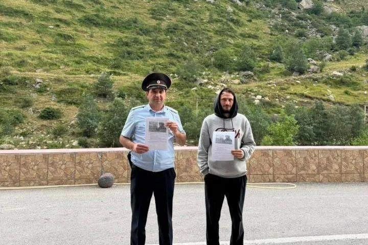 В ЭЛЬБРУССКОМ РАЙОНЕ ПОЛИЦЕЙСКИЕ ПРОВЕЛИ ПРОФИЛАКТИЧЕСКИЕ БЕСЕДЫ С ЖИТЕЛЯМИ И ГОСТЯМИ РЕСПУБЛИКИ В ЭЛЬБРУССКОМ РАЙОНЕ ПОЛИЦЕЙСКИЕ ПРОВЕЛИ ПРОФИЛАКТИЧЕСКИЕ БЕСЕДЫ С ЖИТЕЛЯМИ И ГОСТЯМИ РЕСПУБЛИКИ