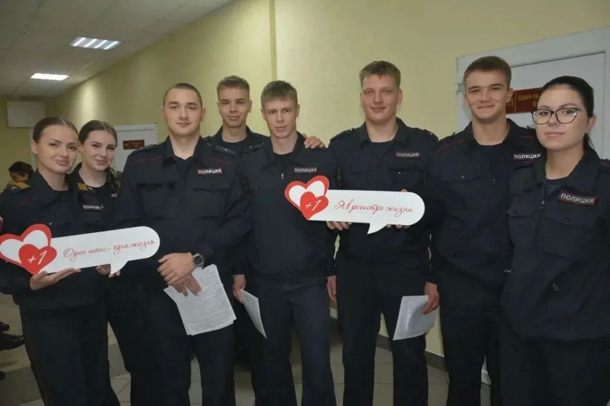 Калининградские полицейские приняли участие в донорской акции #КодДонораЕдинство, приуроченной ко Всемирному дню донора костного мозга, 45 сотрудников полиции сдали 21,6 литра крови Калининградские полицейские приняли участие в донорской акции #КодДонораЕдинство, приуроченной ко Всемирному дню донора костного мозга, 45 сотрудников полиции сдали 21,6 литра крови
