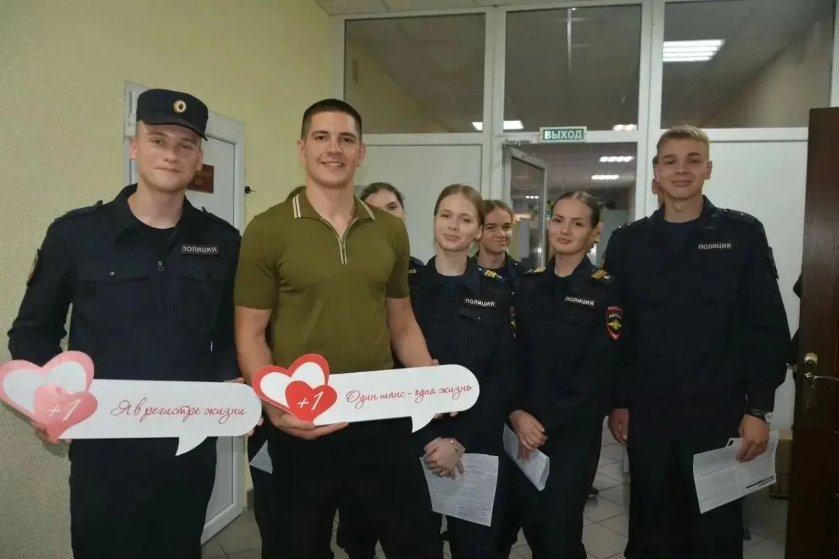 Калининградские полицейские приняли участие в донорской акции #КодДонораЕдинство, приуроченной ко Всемирному дню донора костного мозга, 45 сотрудников полиции сдали 21,6 литра крови Калининградские полицейские приняли участие в донорской акции #КодДонораЕдинство, приуроченной ко Всемирному дню донора костного мозга, 45 сотрудников полиции сдали 21,6 литра крови