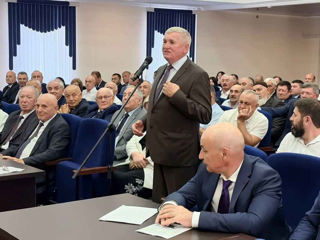 Казбек Коков: В Зольском районе мы так же обсудили с активом муниципалитета ряд актуальных вопросов Казбек Коков: В Зольском районе мы так же обсудили с активом муниципалитета ряд актуальных вопросов